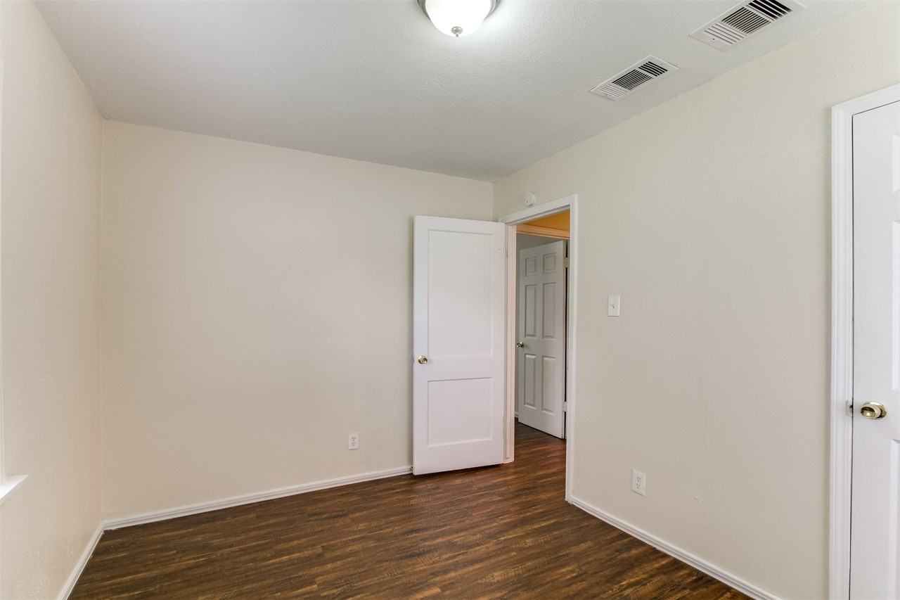 1417 Jennifer Ln #1417 - Photo 4 of 13