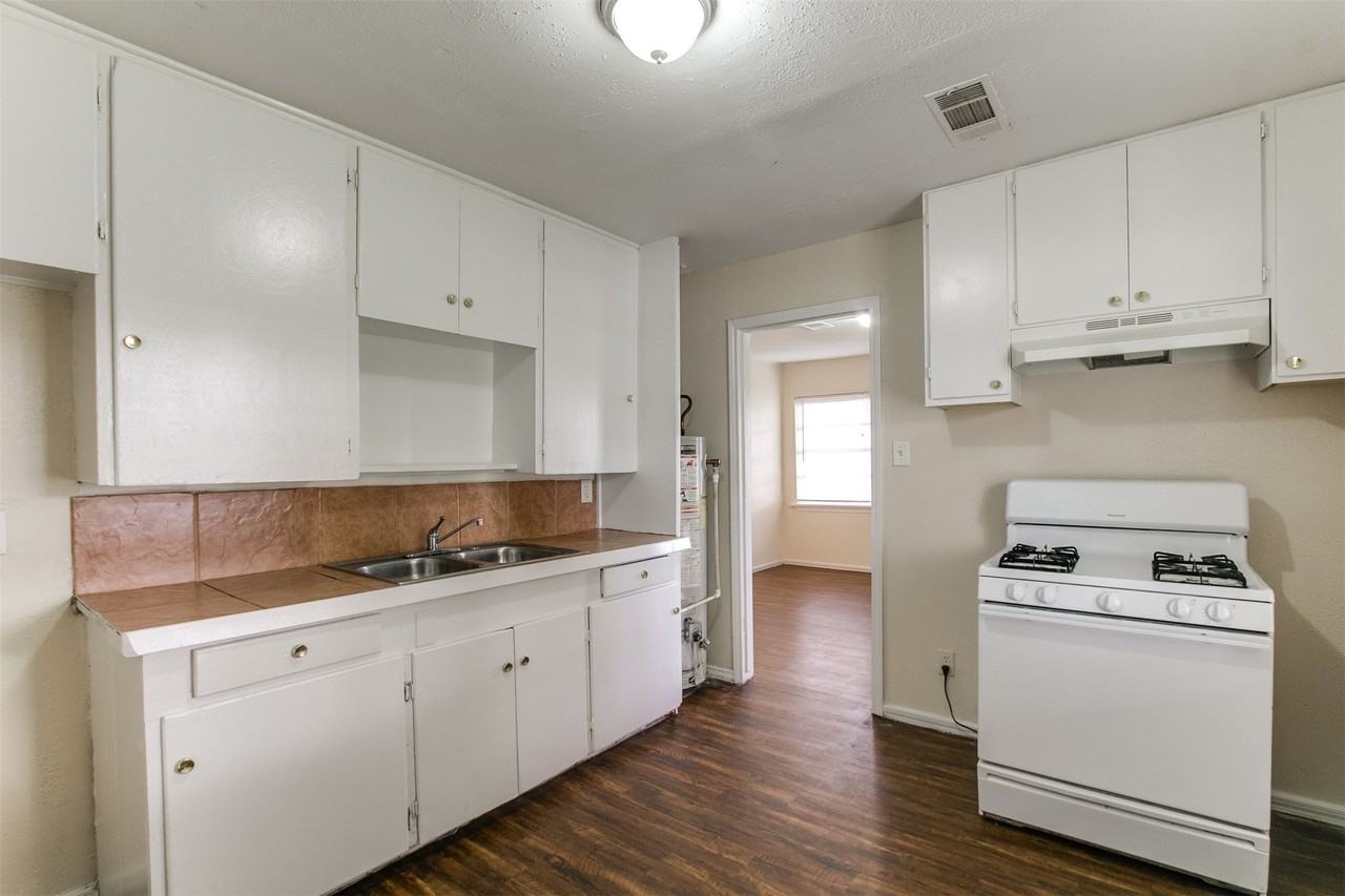 1417 Jennifer Ln #1417 - Photo 5 of 13