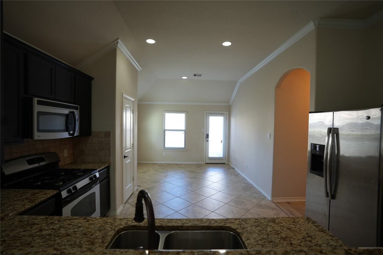 1710 Thornhampton Ct #1710 - Photo 7 of 19