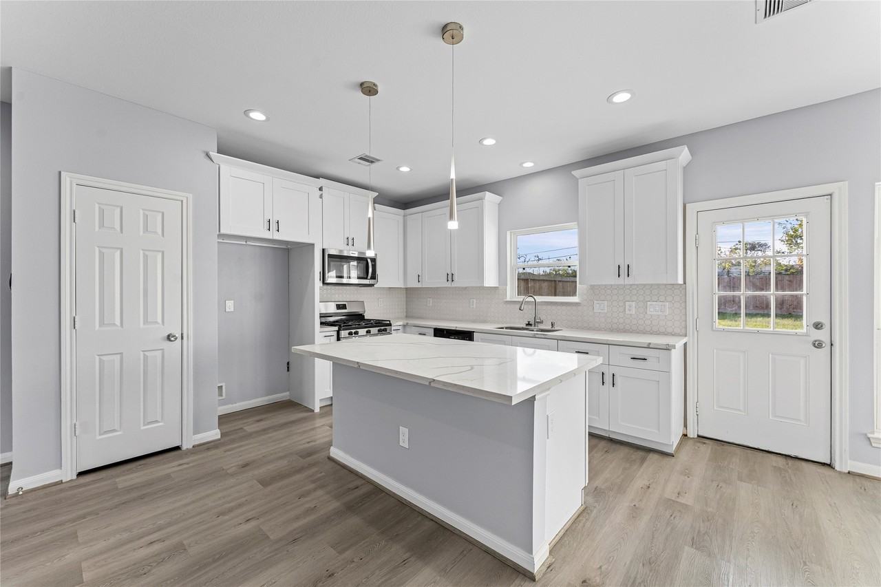 8211 James Franklin St #8211 - Photo 2 of 29