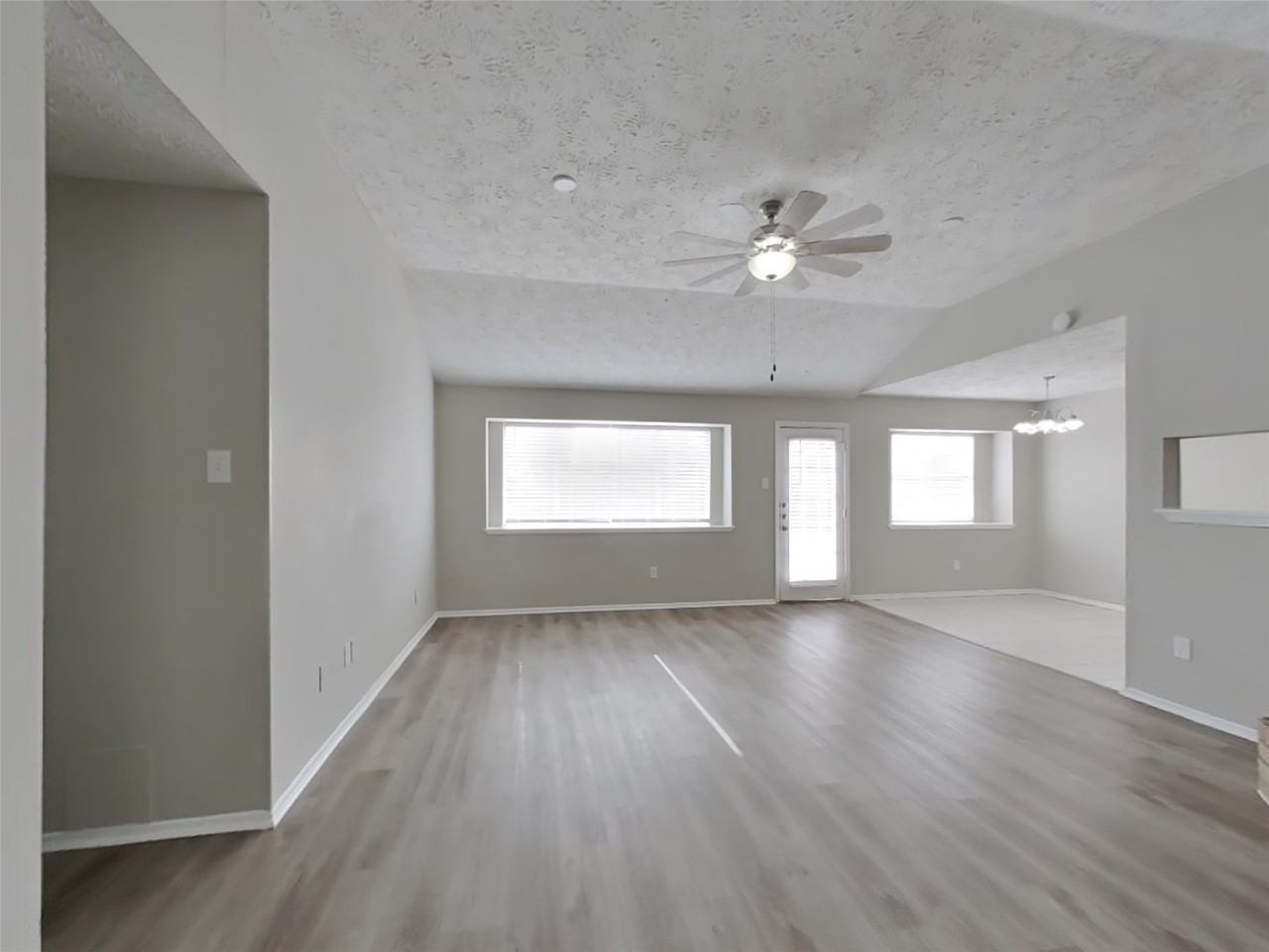 2802 N Spring Dr #2802 - Photo 4 of 19