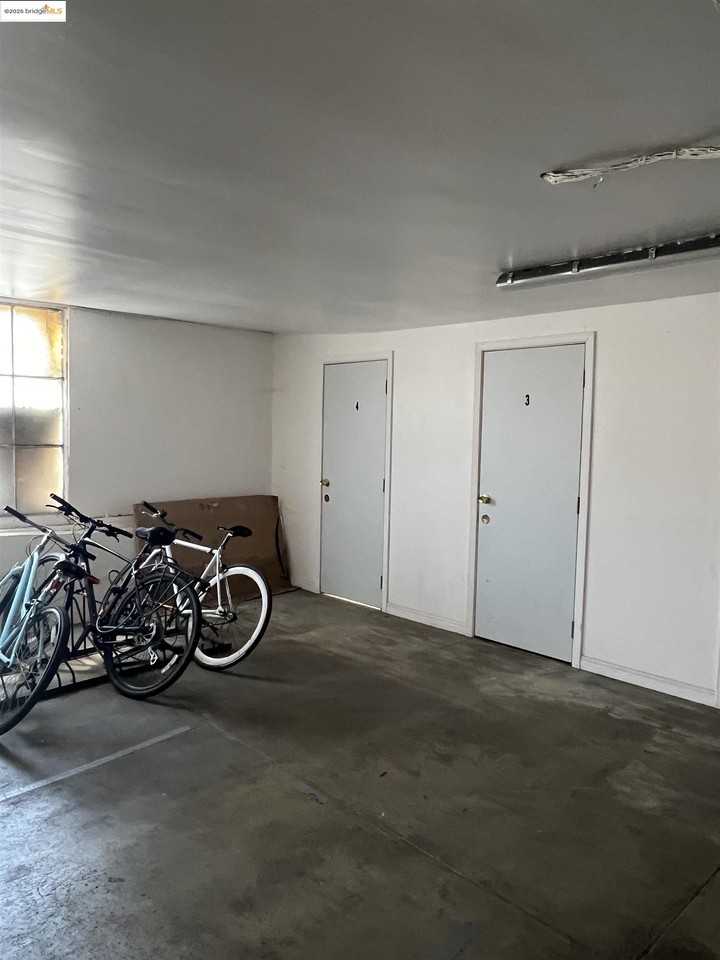 1846 Spruce St #1846-31 - Photo 7 of 8