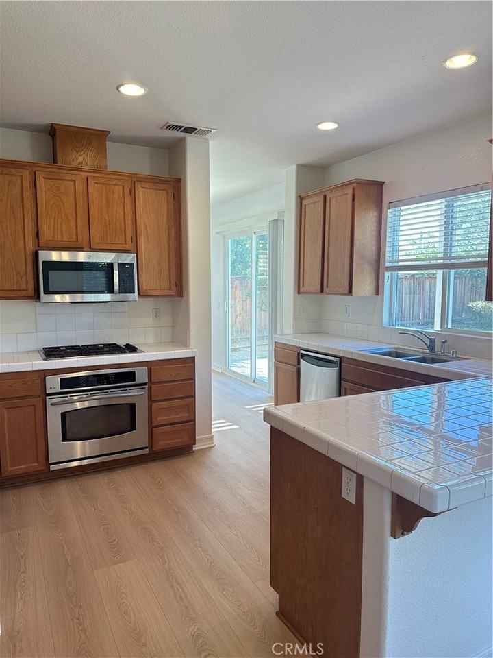 31937 Daniel Way #31937 - Photo 7 of 11