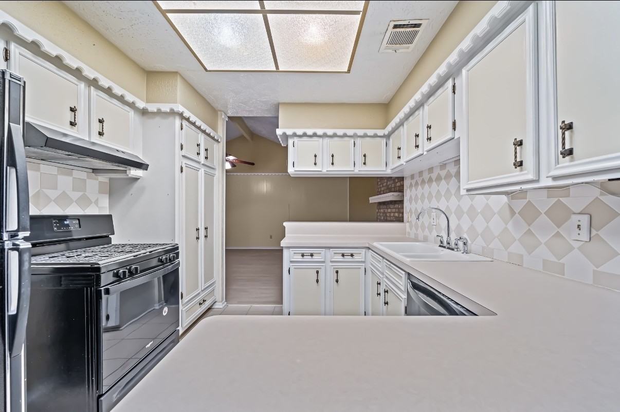 4822 Lost Oak Dr #4822 - Photo 2 of 14