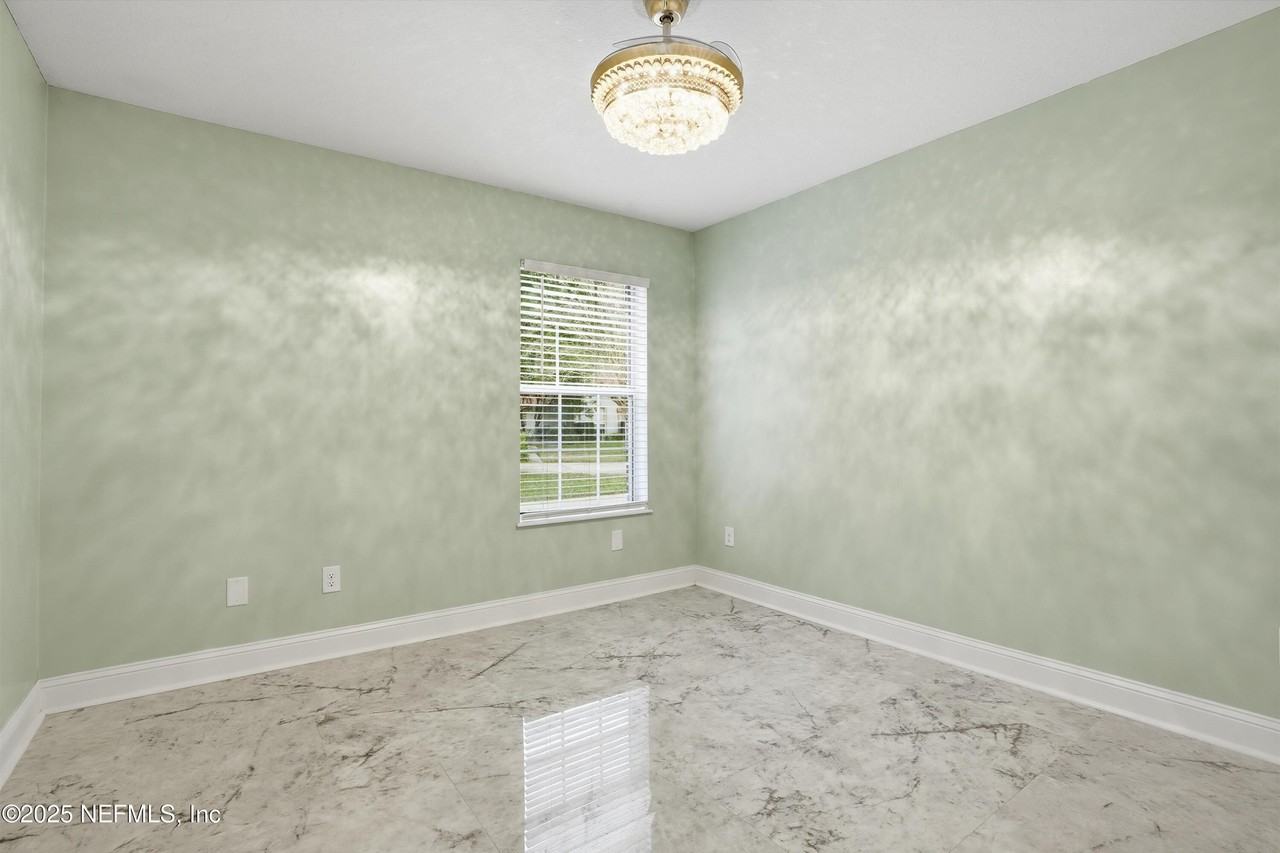 2810 Sweetholly Dr #2810 - Photo 3 of 28