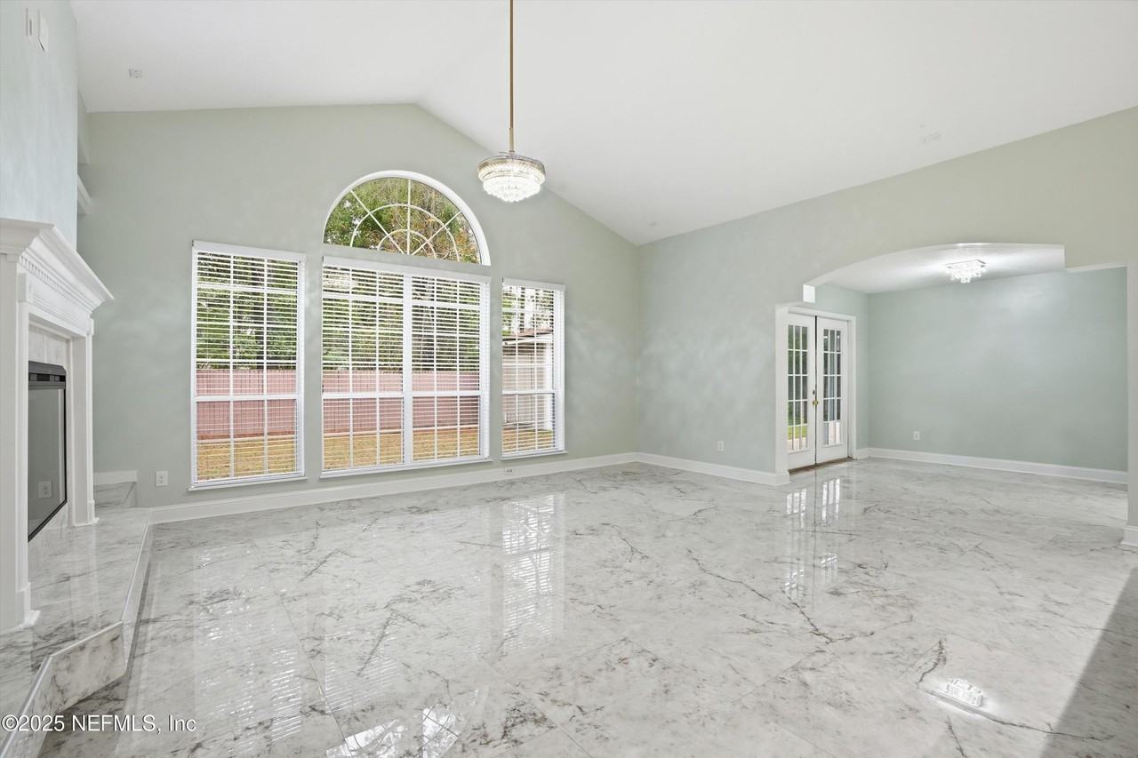 2810 Sweetholly Dr #2810 - Photo 4 of 28