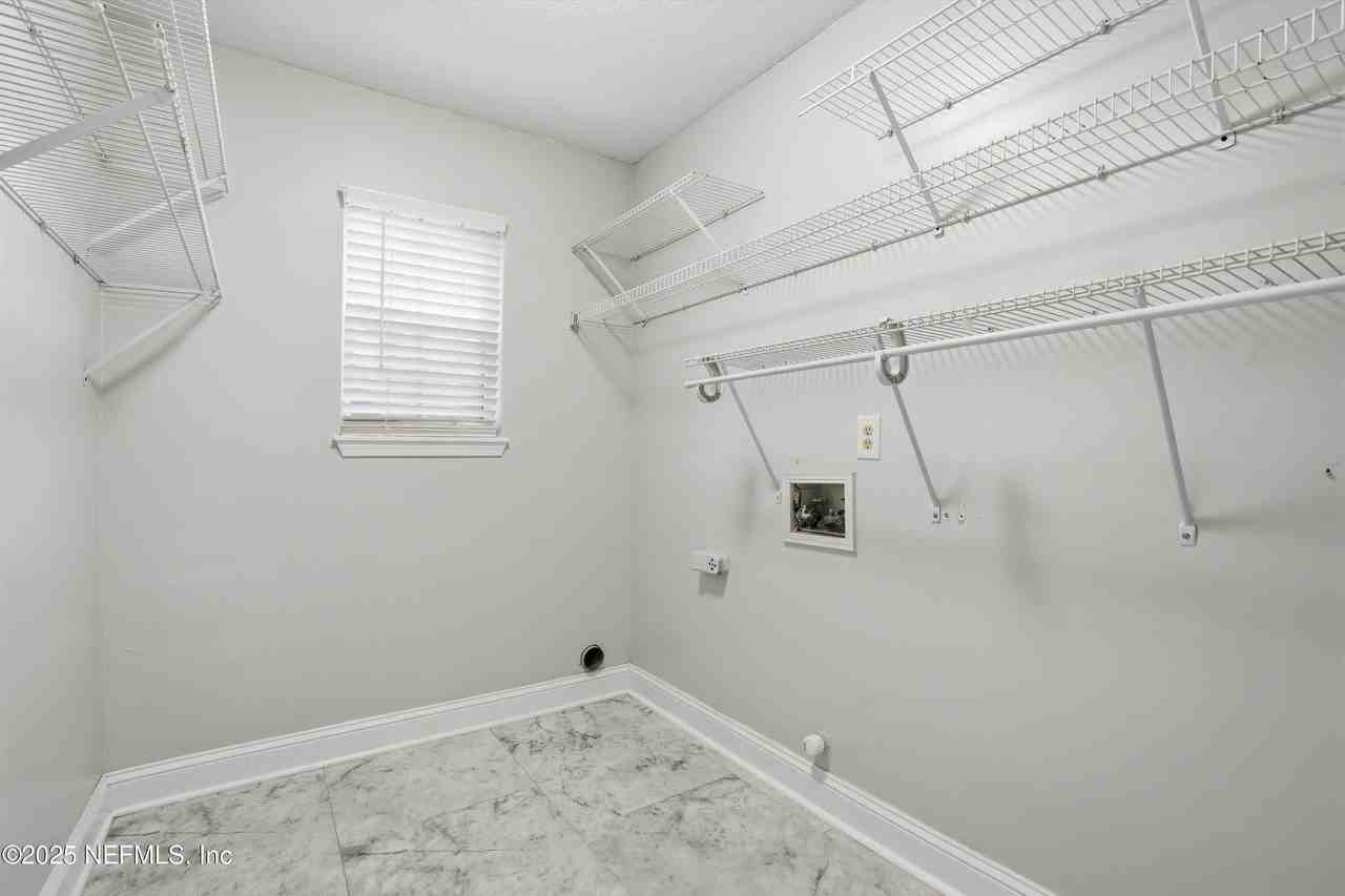 2810 Sweetholly Dr #2810 - Photo 7 of 28