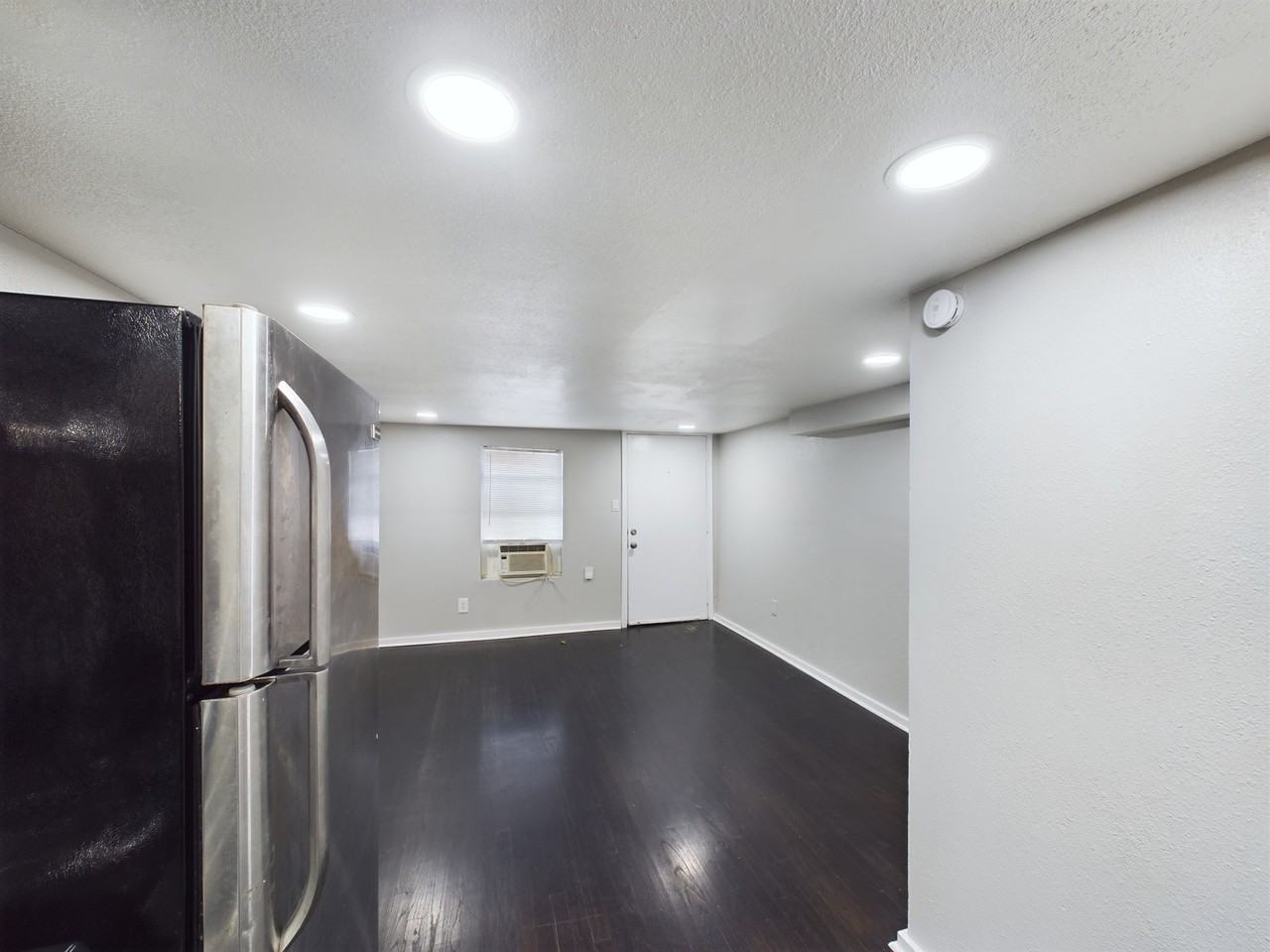 605 Enid 1/2 2 Street #605 - Photo 3 of 7