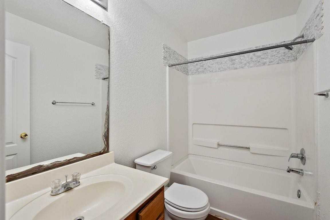 200 Lexington #200 - Photo 3 of 25