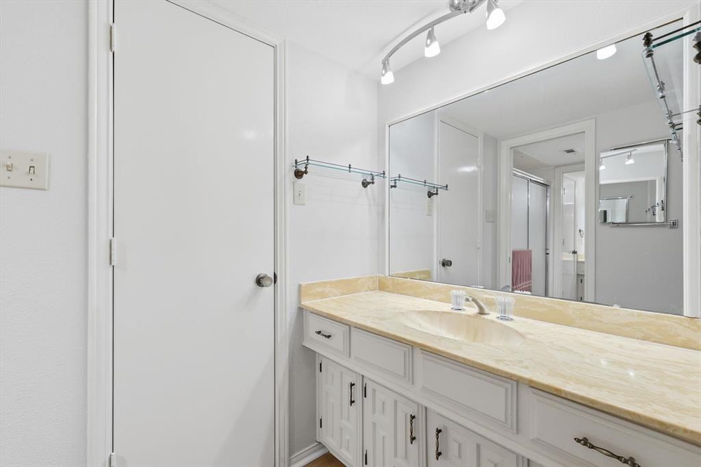 2505 Oak Manor Ct #2505 - Photo 2 of 23