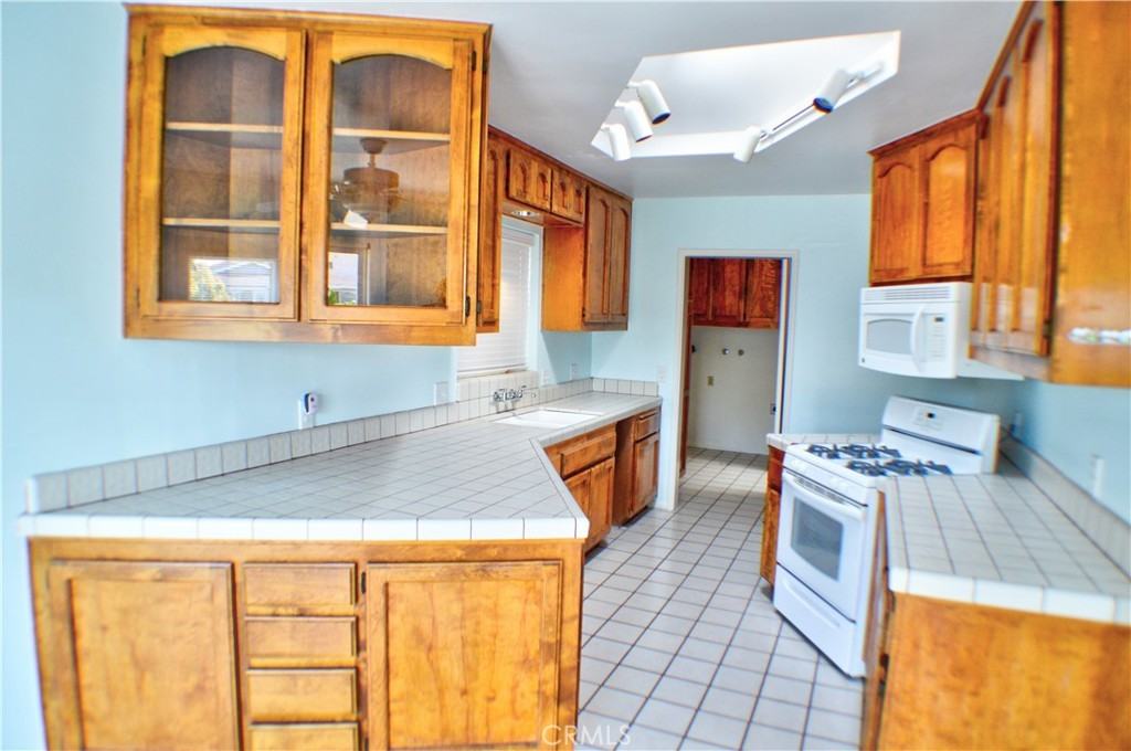 123 W Avenida Valencia #123 - Photo 6 of 39