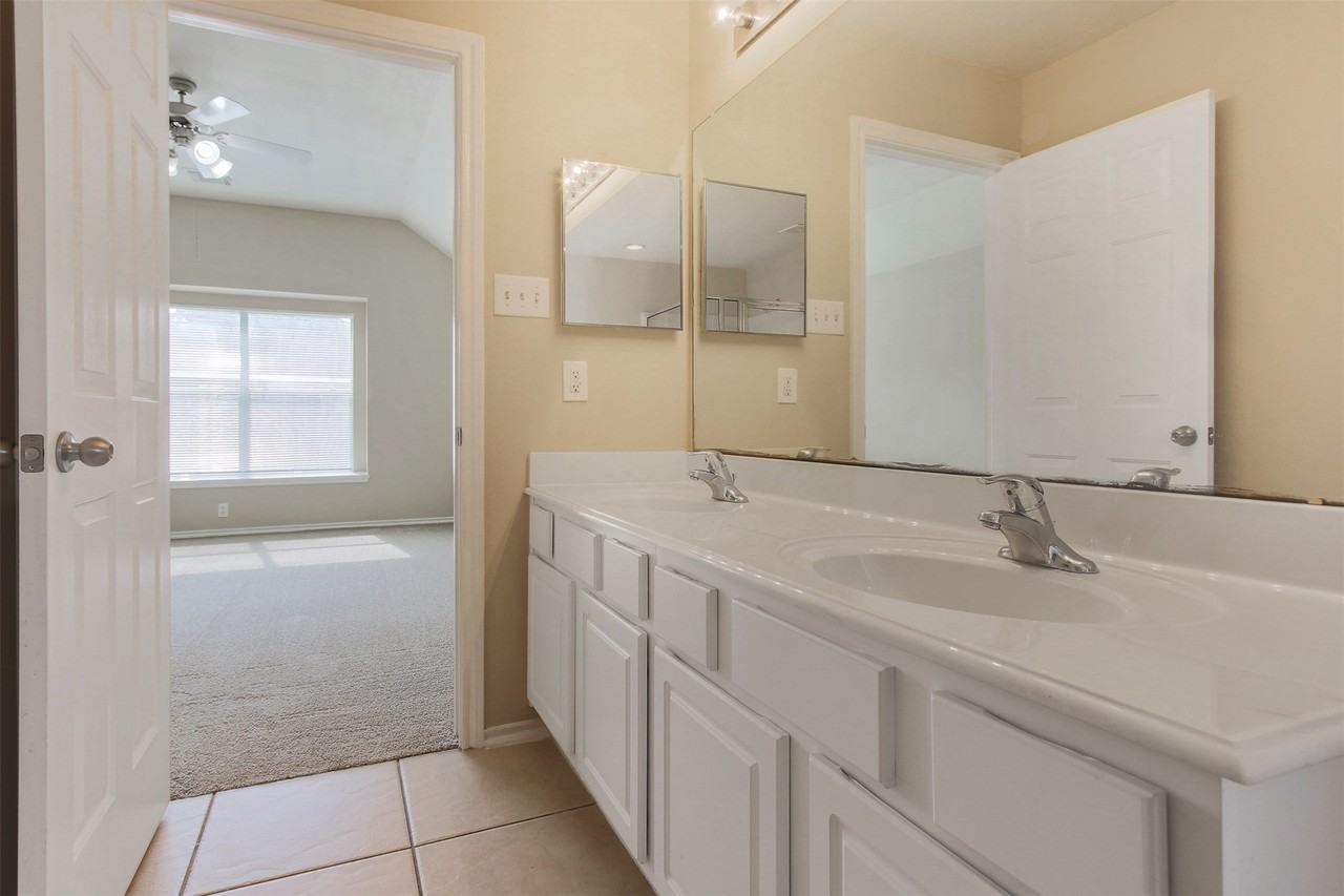 21814 Kardy St #21814 - Photo 6 of 34