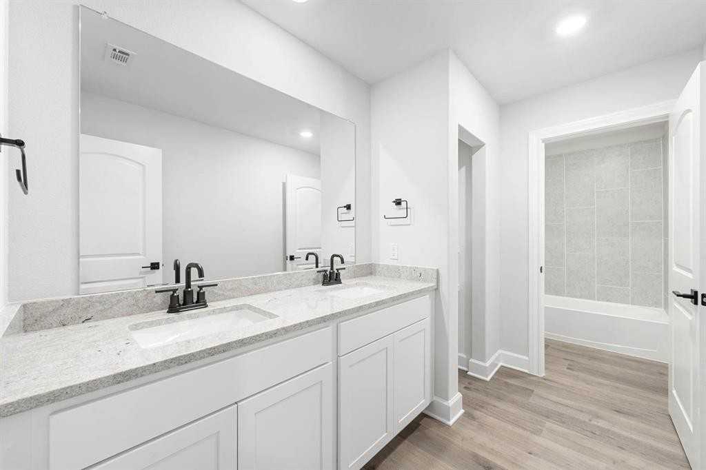 1016 Pecan Pl #1016 - Photo 6 of 9