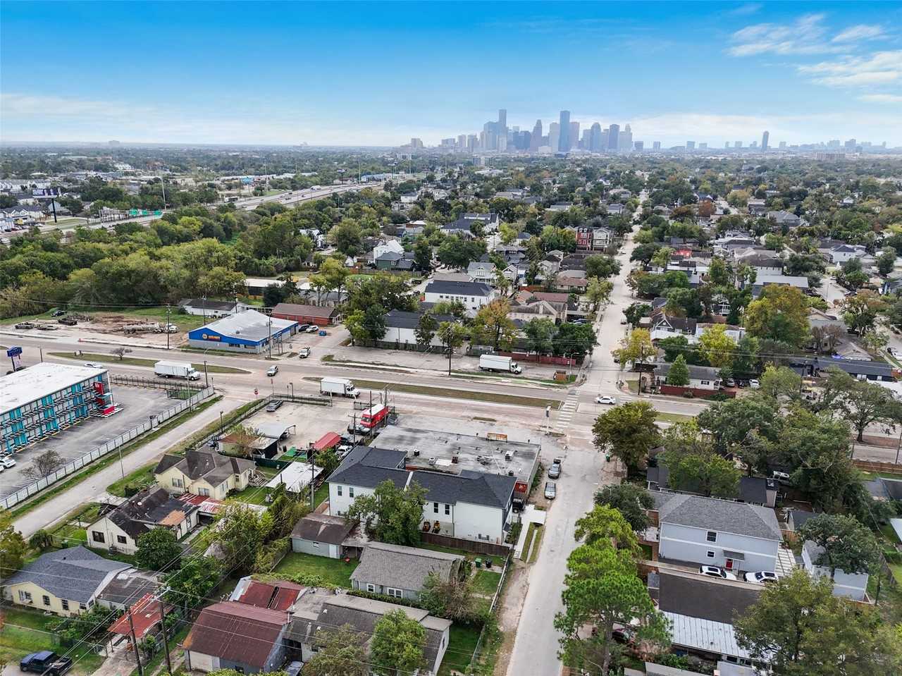 1408 Enid St #1408D - Photo 3 of 26