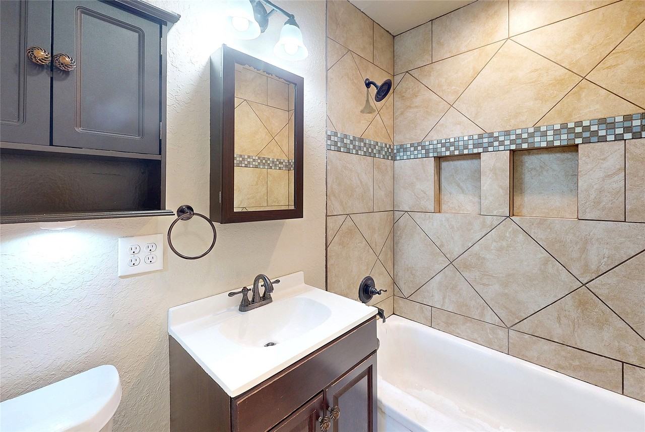 407 Arizona St #407 - Photo 4 of 25