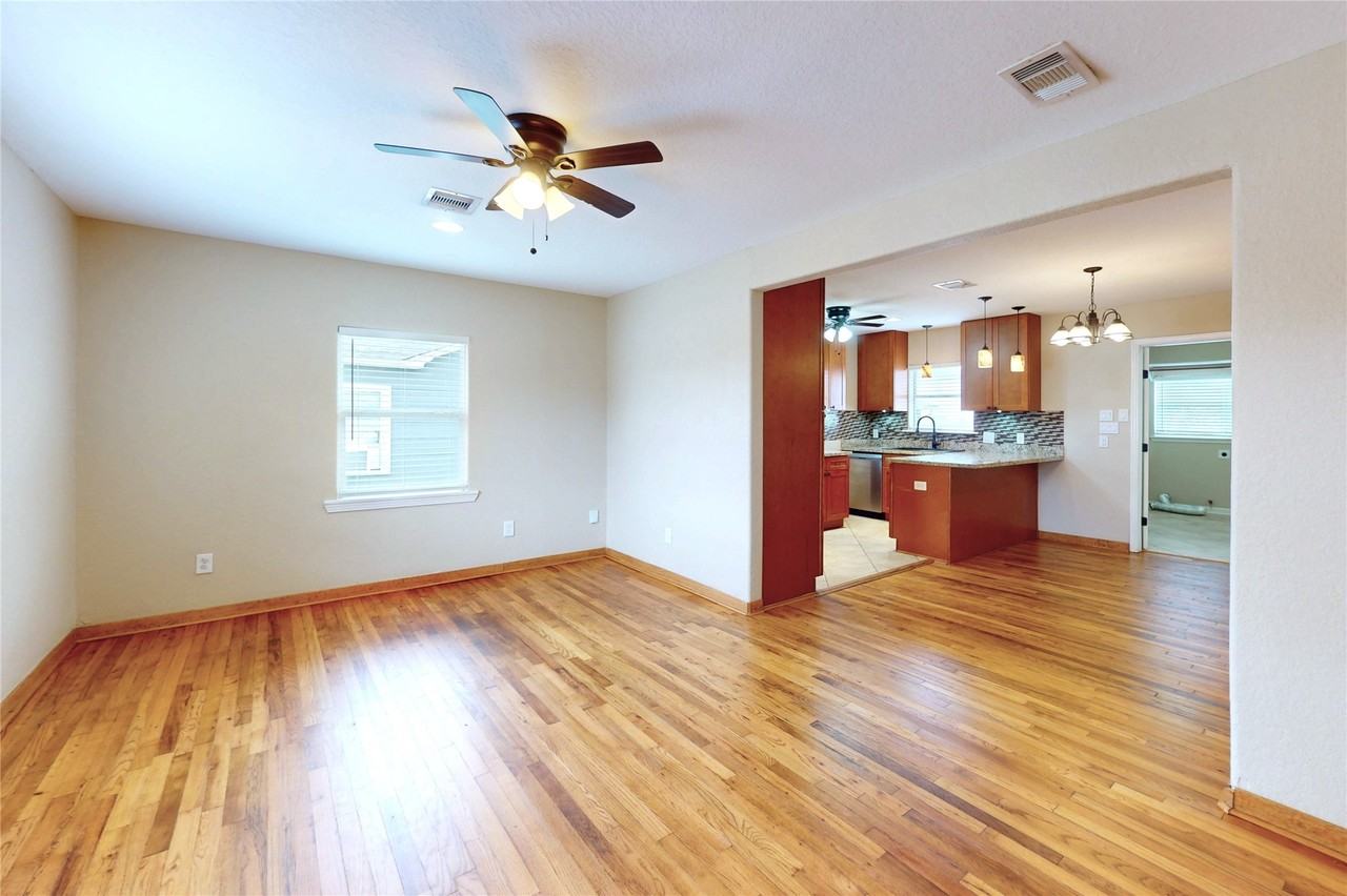 407 Arizona St #407 - Photo 5 of 25