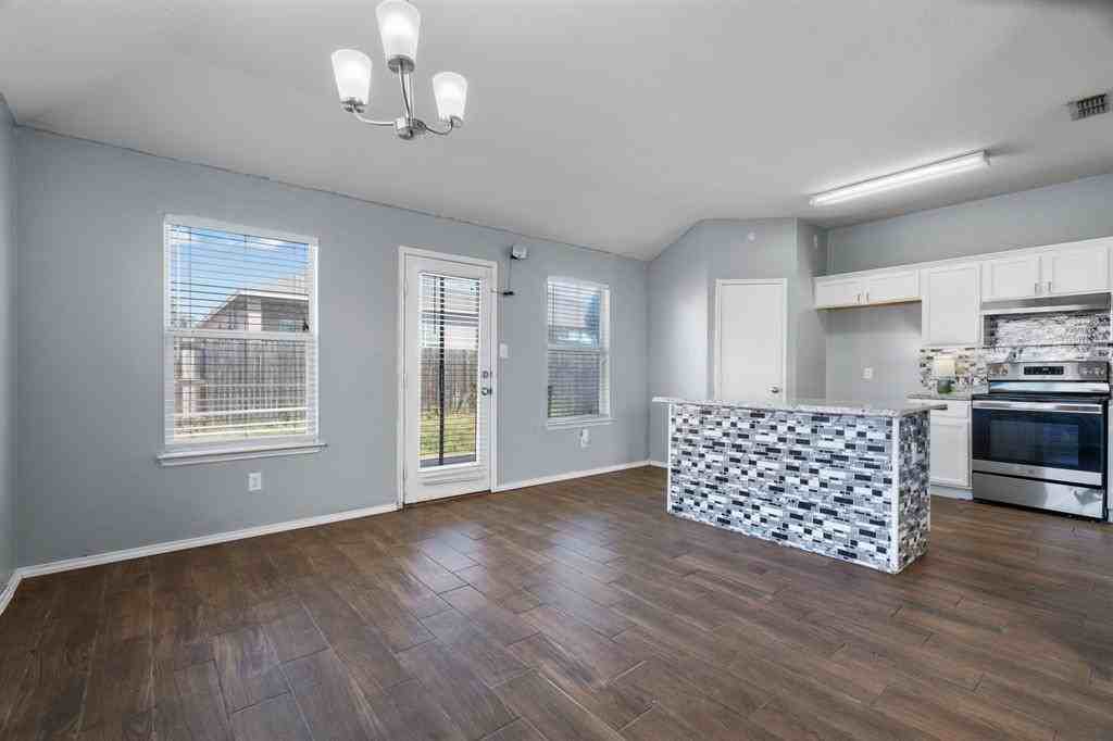 232 Memory Dr #232 - Photo 3 of 24