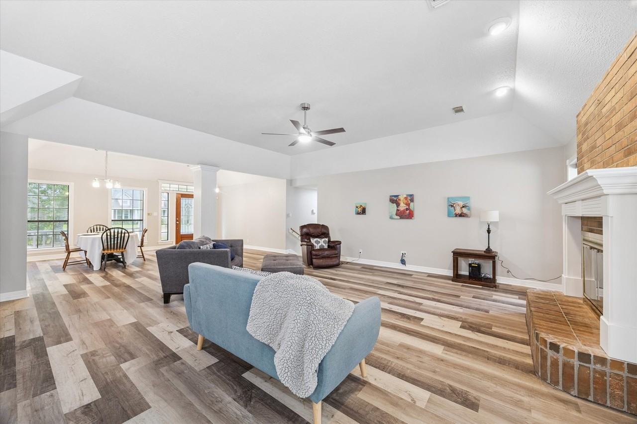 23818 Pin Oak Dr #23818 - Photo 3 of 31