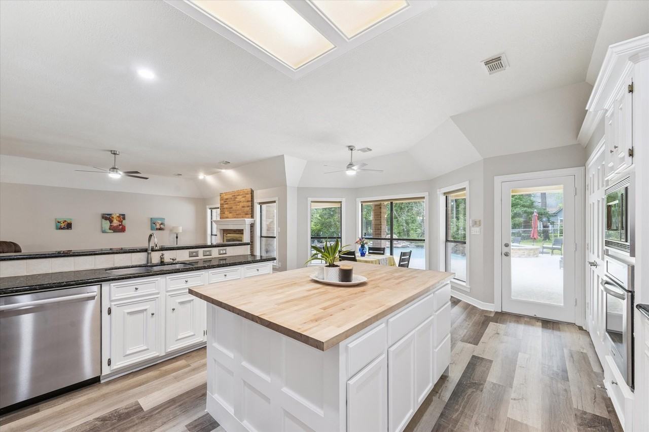 23818 Pin Oak Dr #23818 - Photo 4 of 31