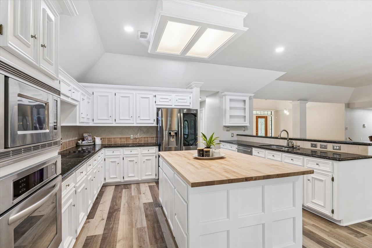 23818 Pin Oak Dr #23818 - Photo 5 of 31