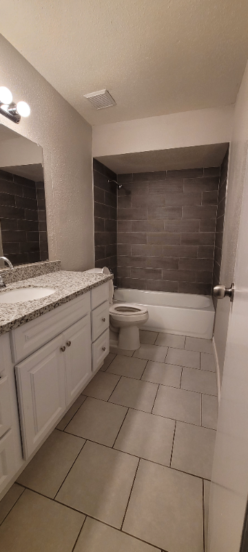 730 Memorial Mews St #D - Photo 2 of 16