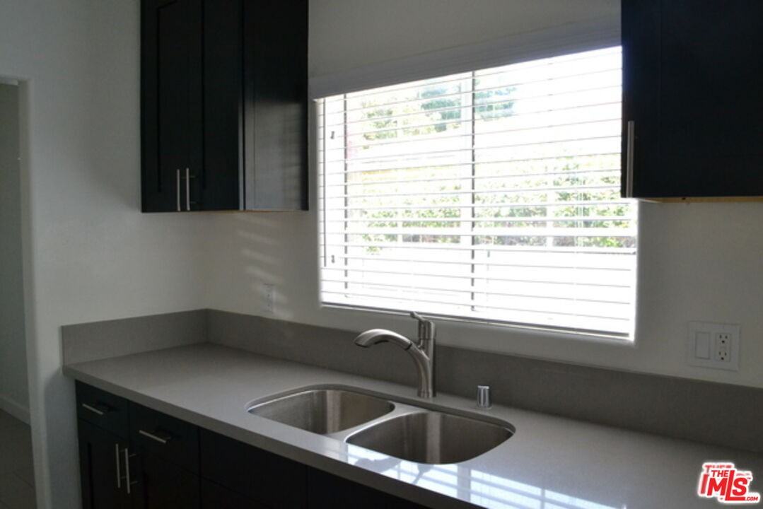 1444 S Cochran Ave #1444 - Photo 4 of 23