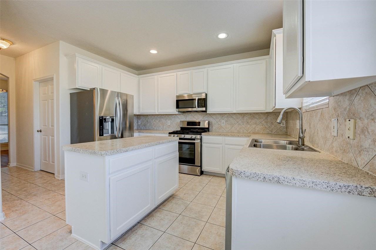 21322 Harvest Grove Ct #21322 - Photo 4 of 42