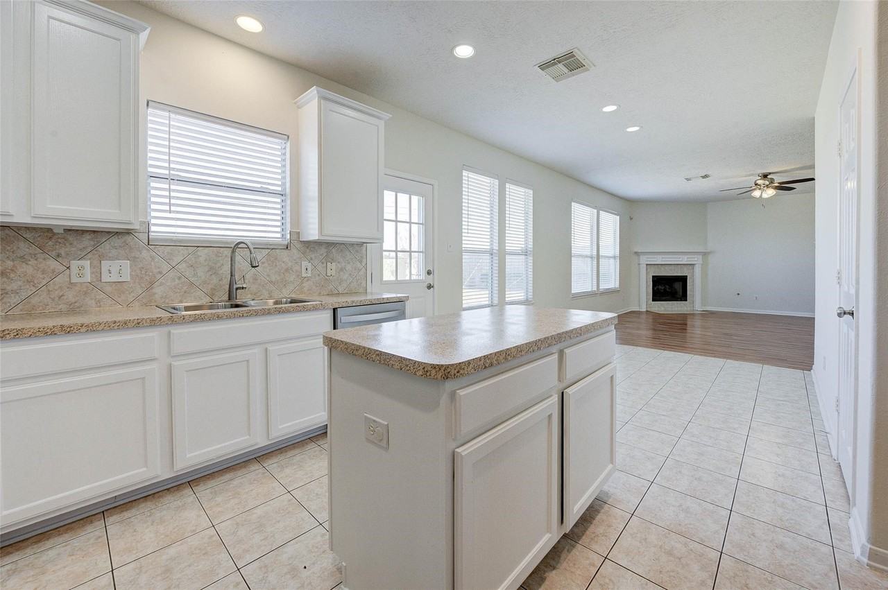 21322 Harvest Grove Ct #21322 - Photo 7 of 42