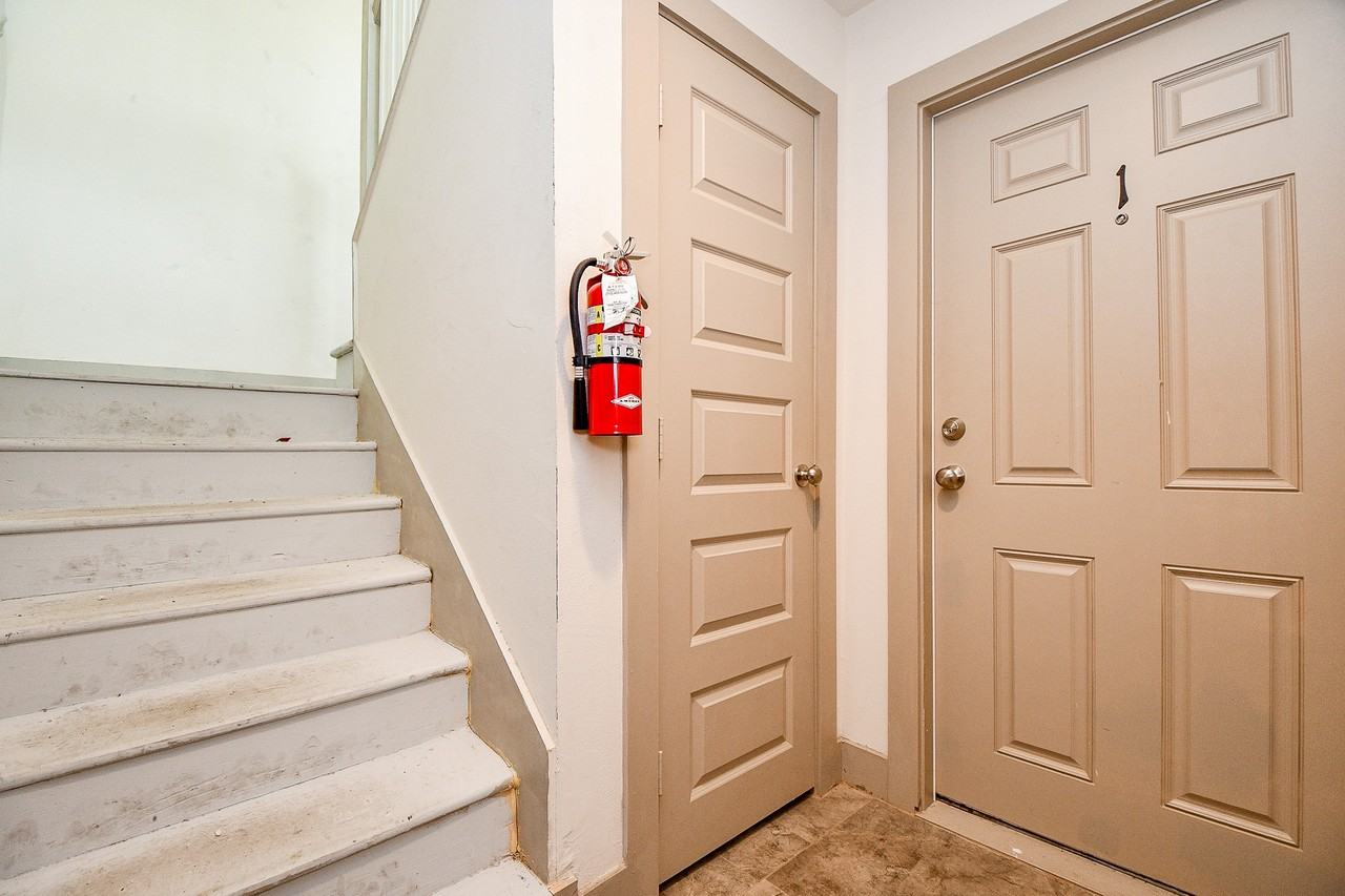 1009 Enid St #1009-1 - Photo 6 of 25