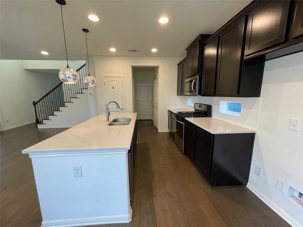 142 Simon #142 - Photo 3 of 16