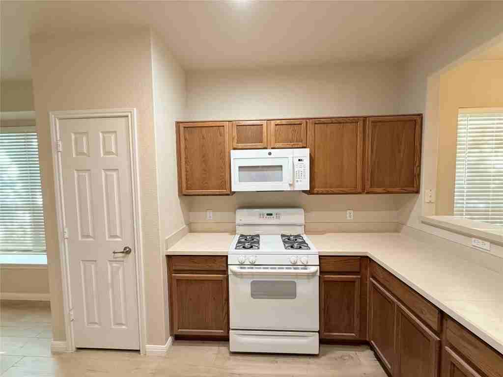 129 Essex Ln #129 - Photo 6 of 34