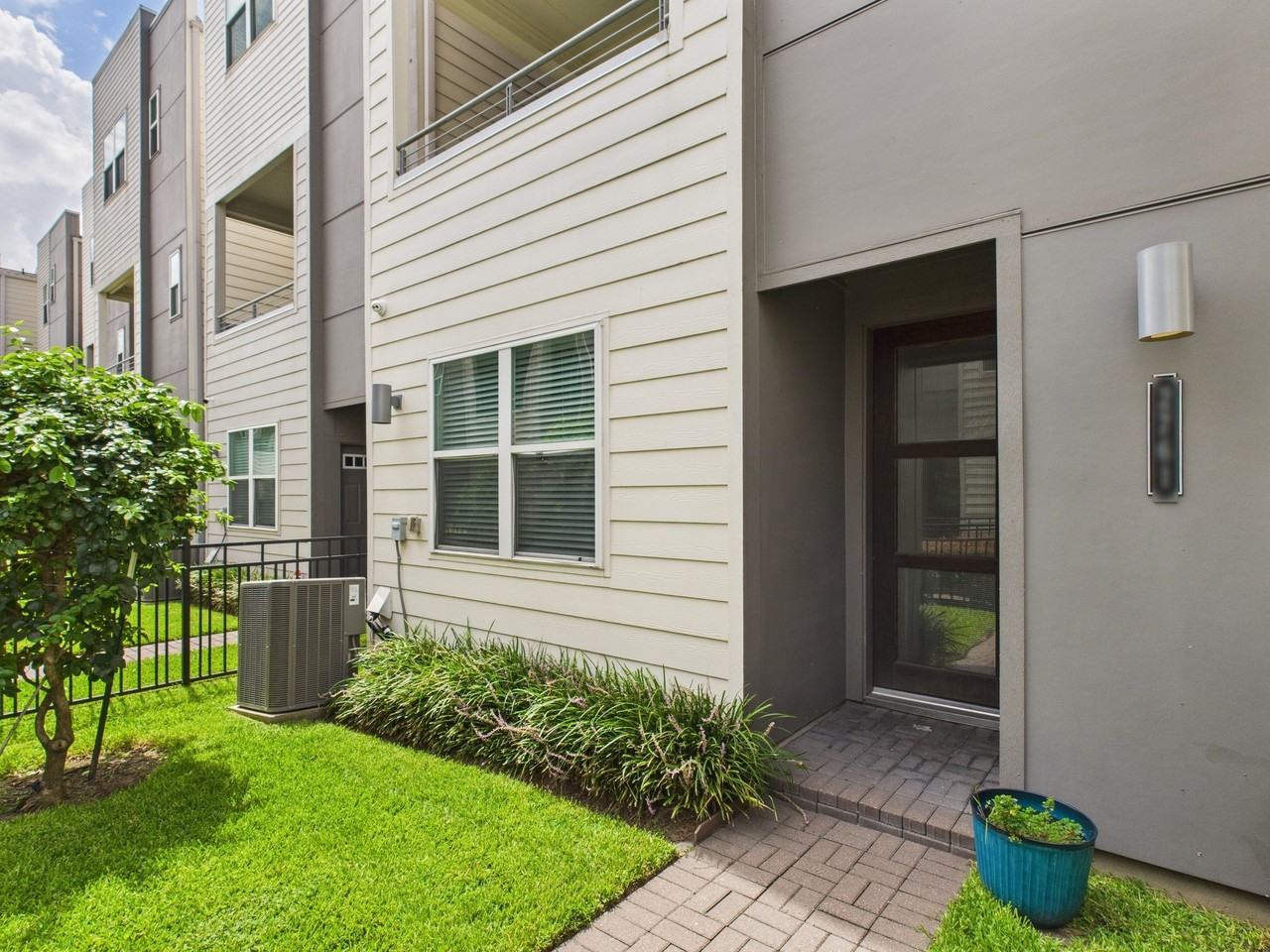 2761 Clinton Dr #2761 - Photo 4 of 38