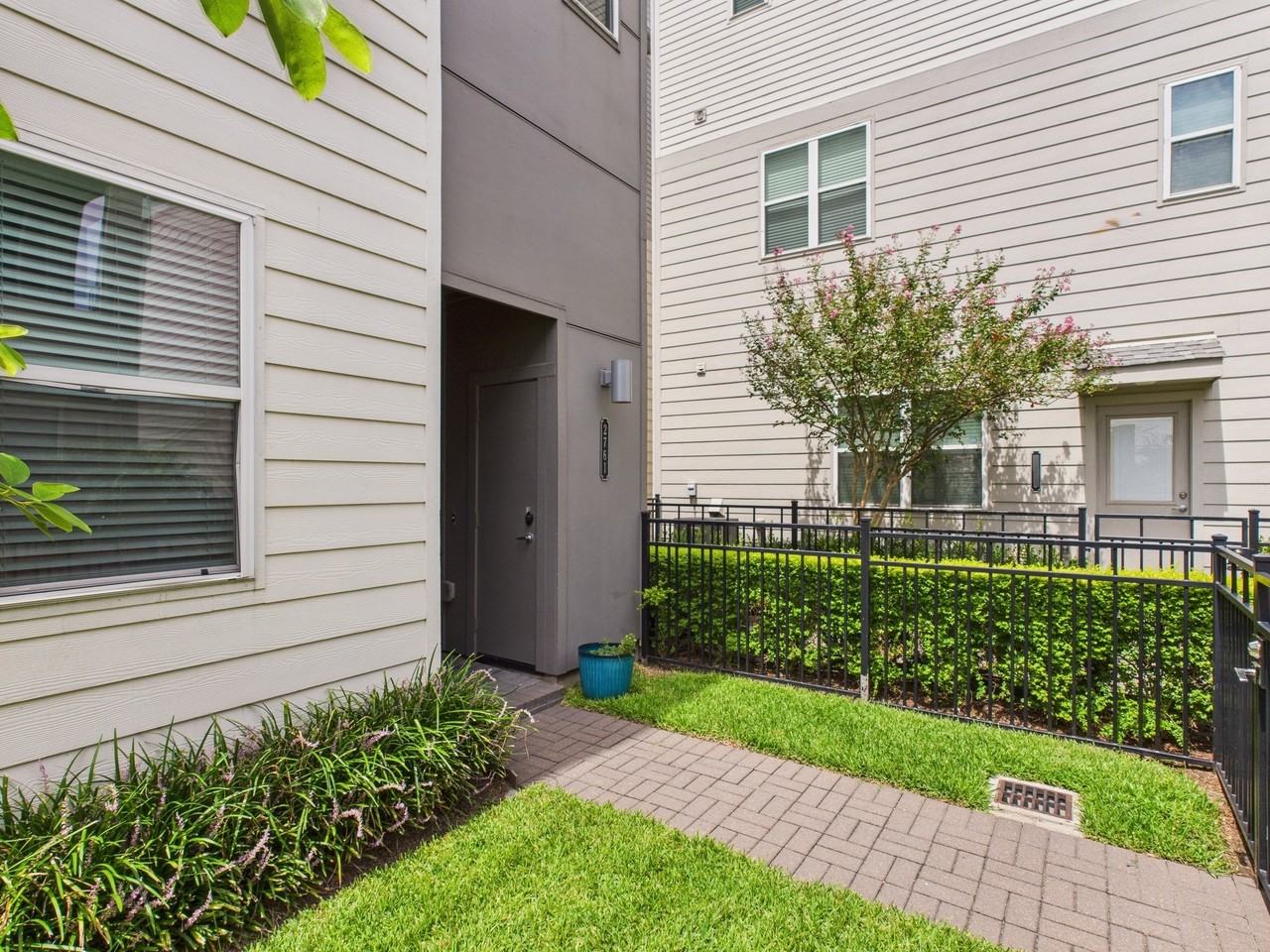 2761 Clinton Dr #2761 - Photo 5 of 38