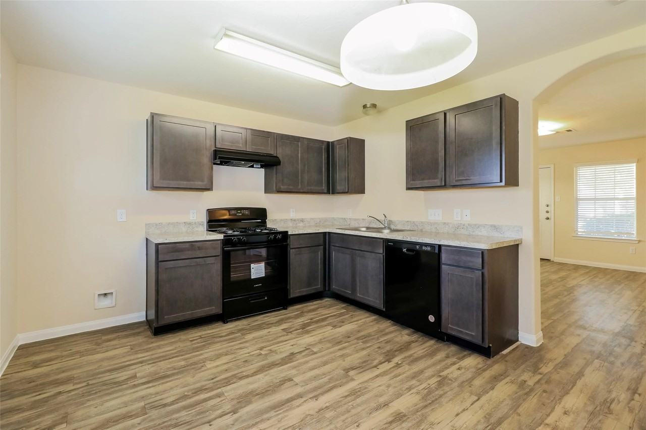 21243 Grand Field Ct #21243 - Photo 3 of 13