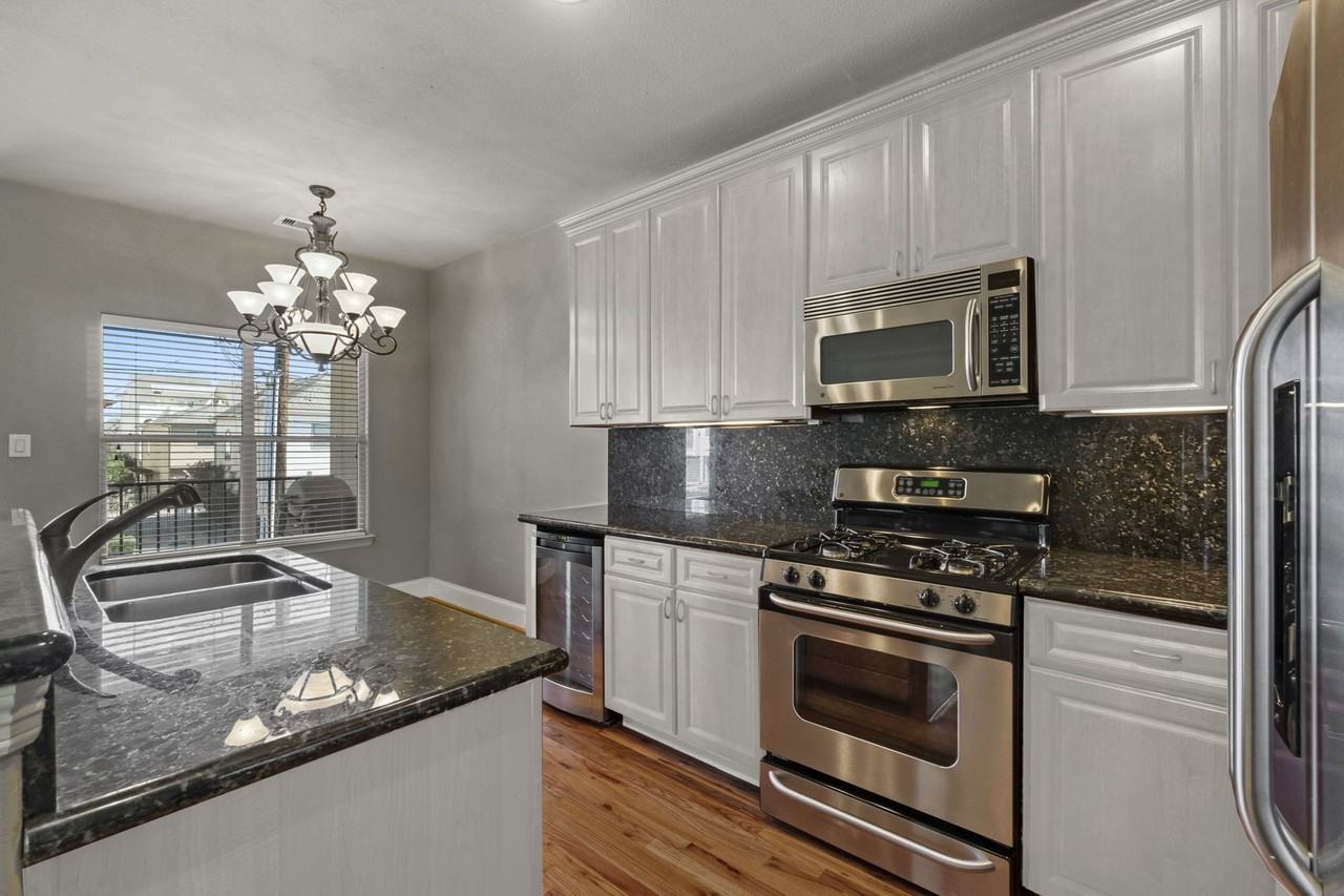 325 Grove St #325 - Photo 6 of 30