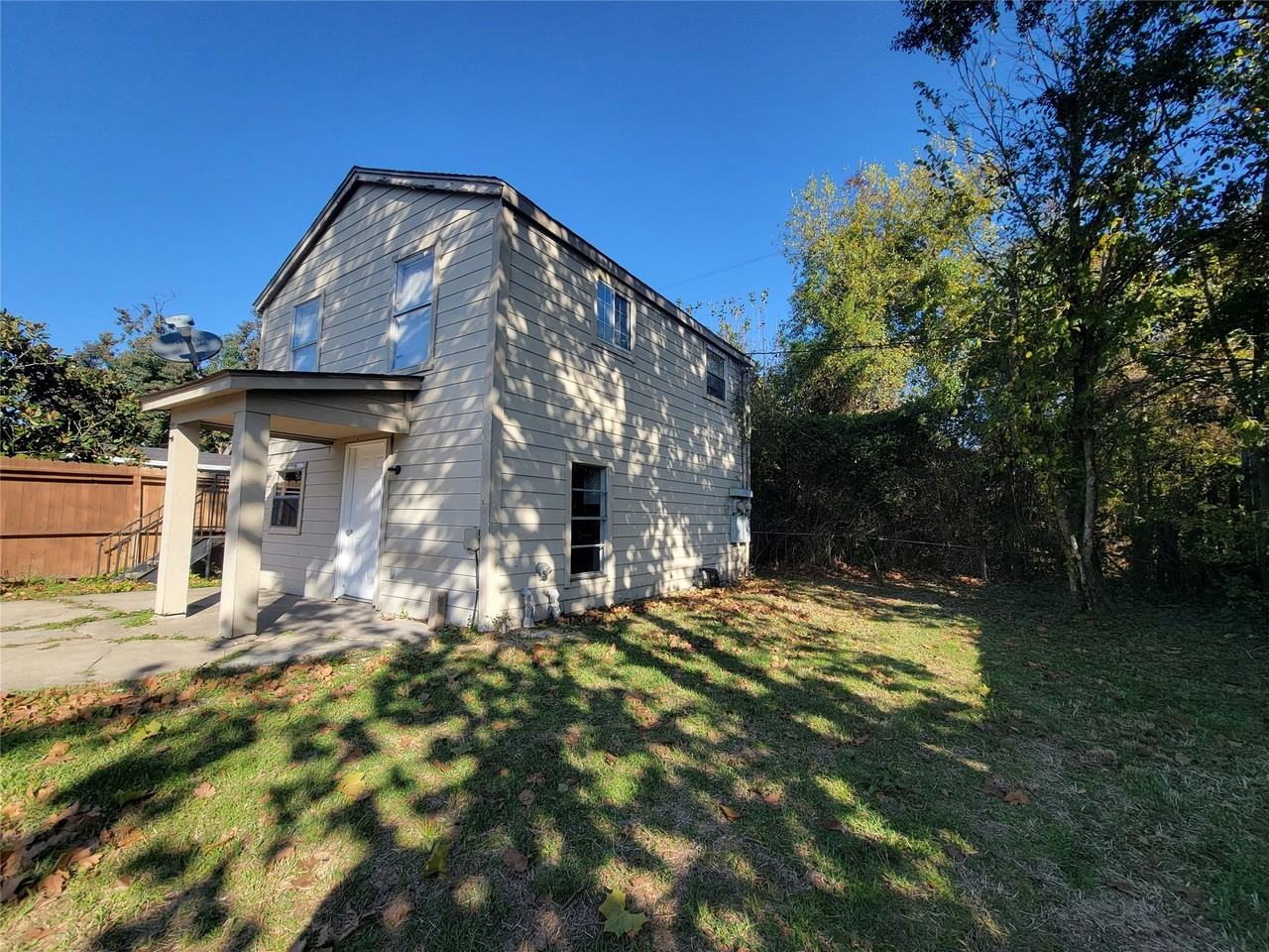 733 Zoe St #733 - Photo 4 of 11