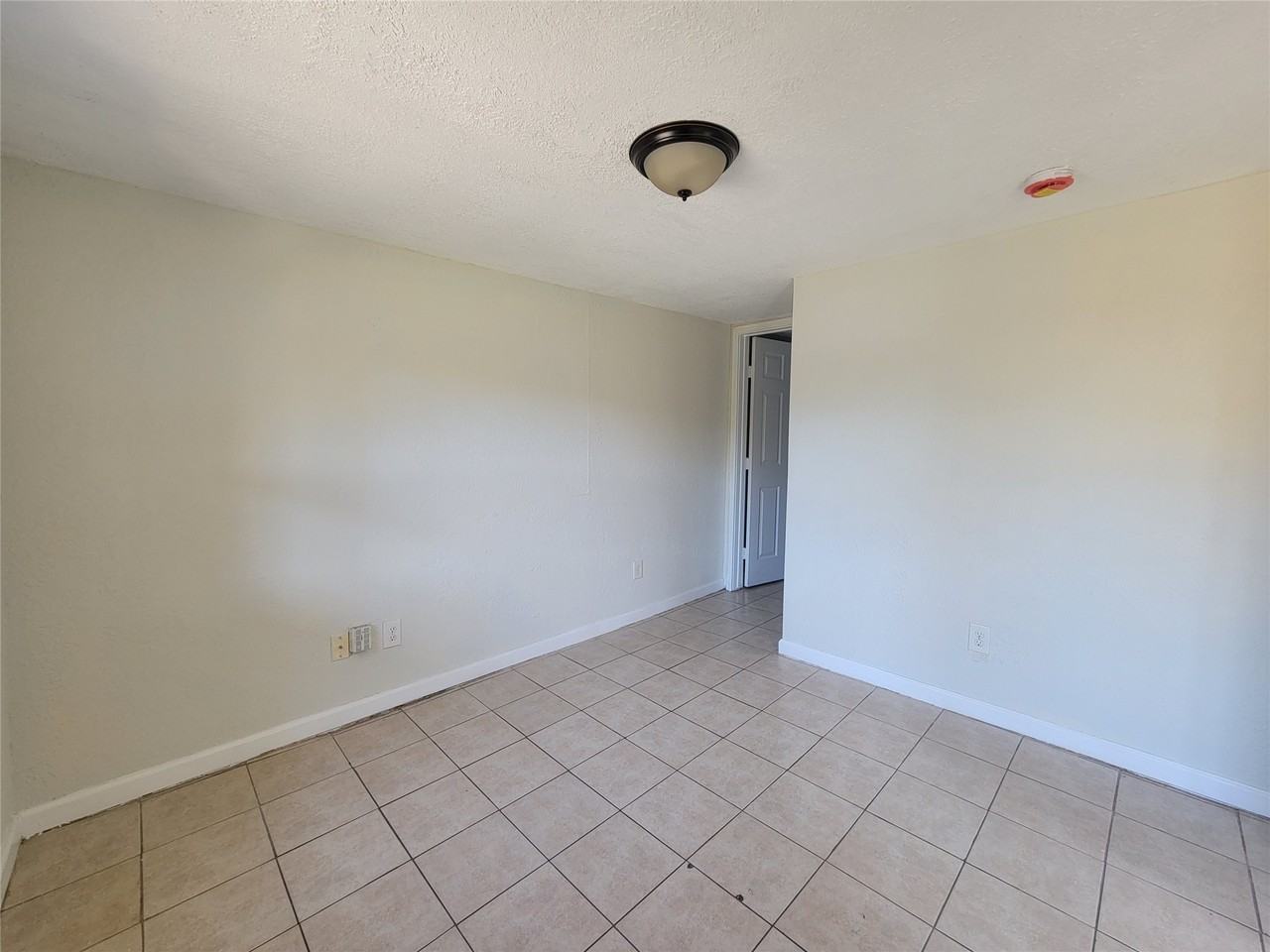 733 Zoe St #733 - Photo 6 of 11