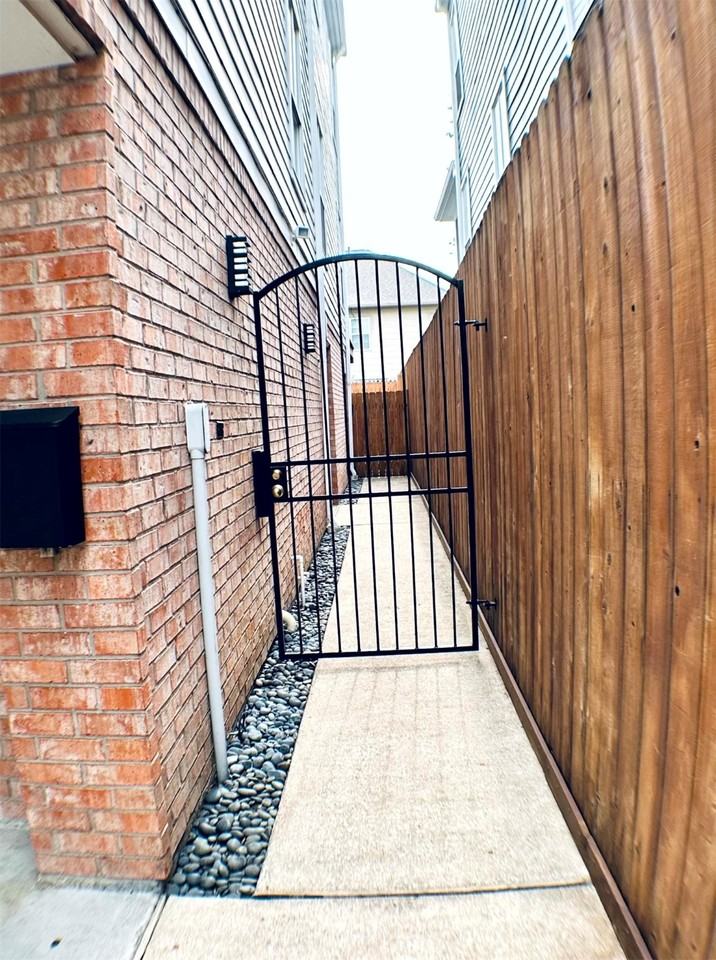 913 Birdsall St #913 - Photo 2 of 36