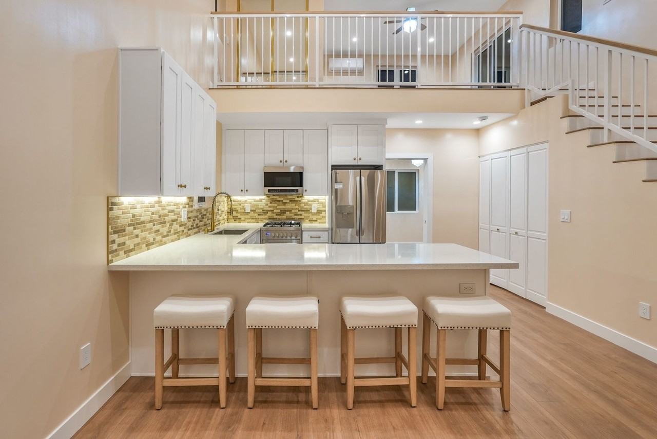 11554 Arminta St - Photo 2 of 19