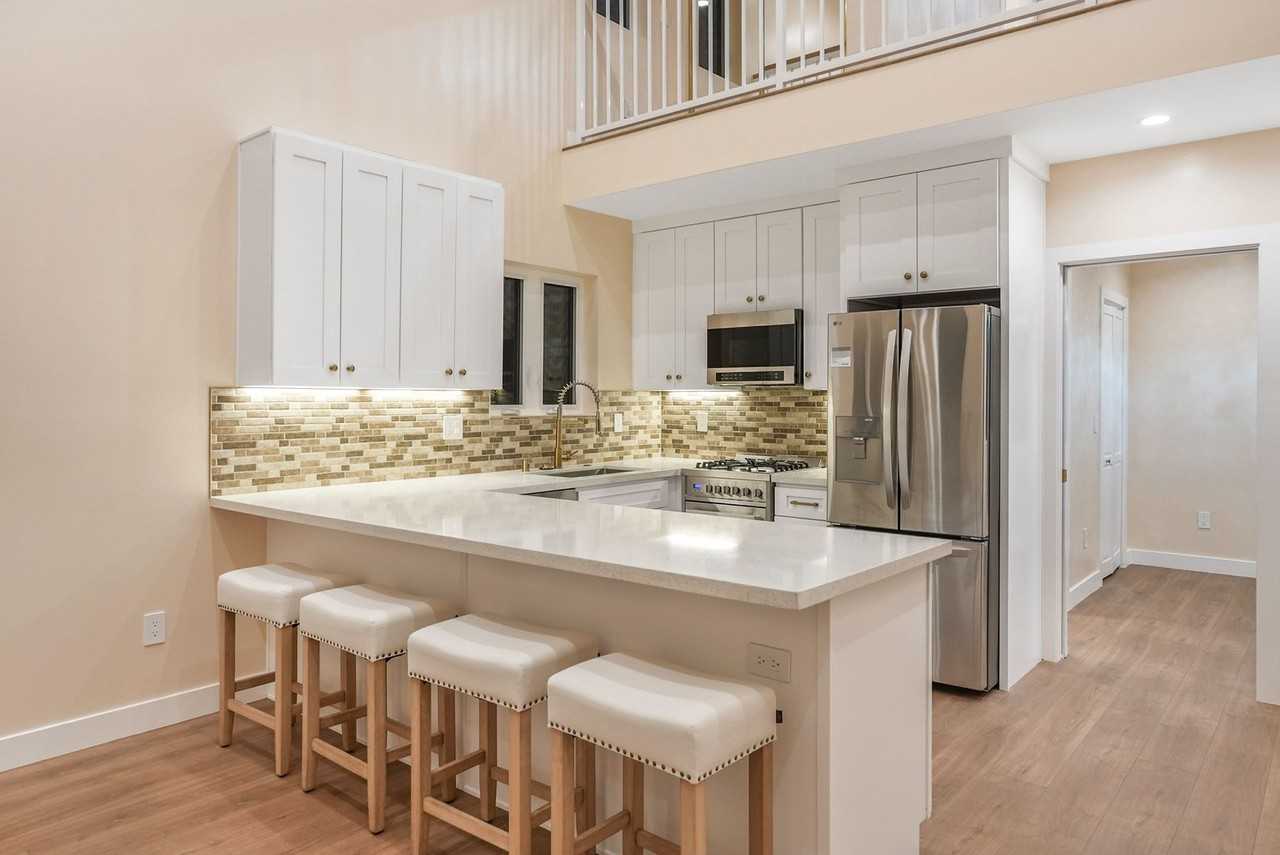 11554 Arminta St - Photo 4 of 19