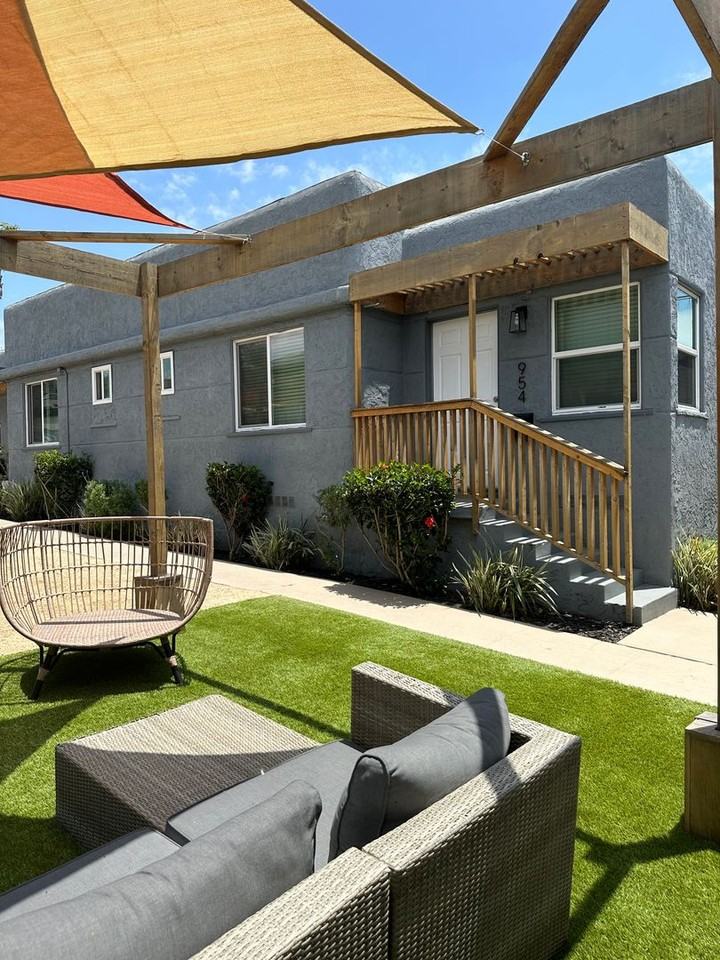 952 22nd St - Photo 3 of 25