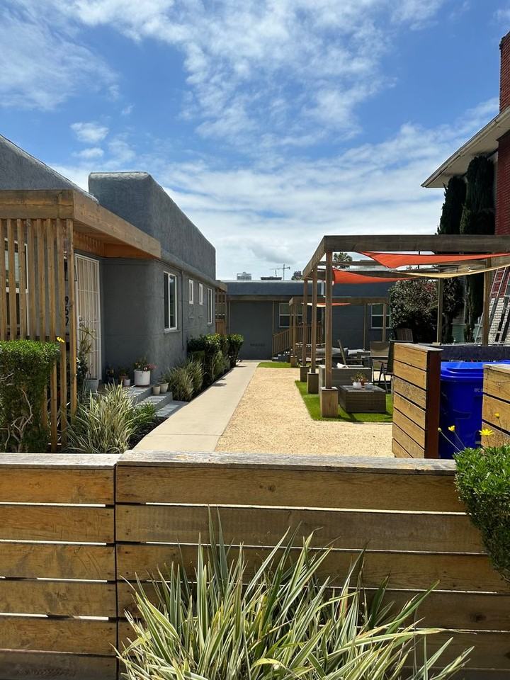 952 22nd St - Photo 5 of 25