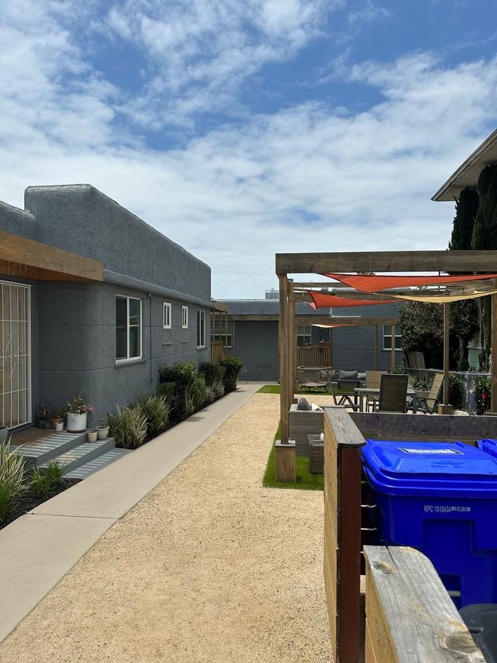 952 22nd St - Photo 6 of 25