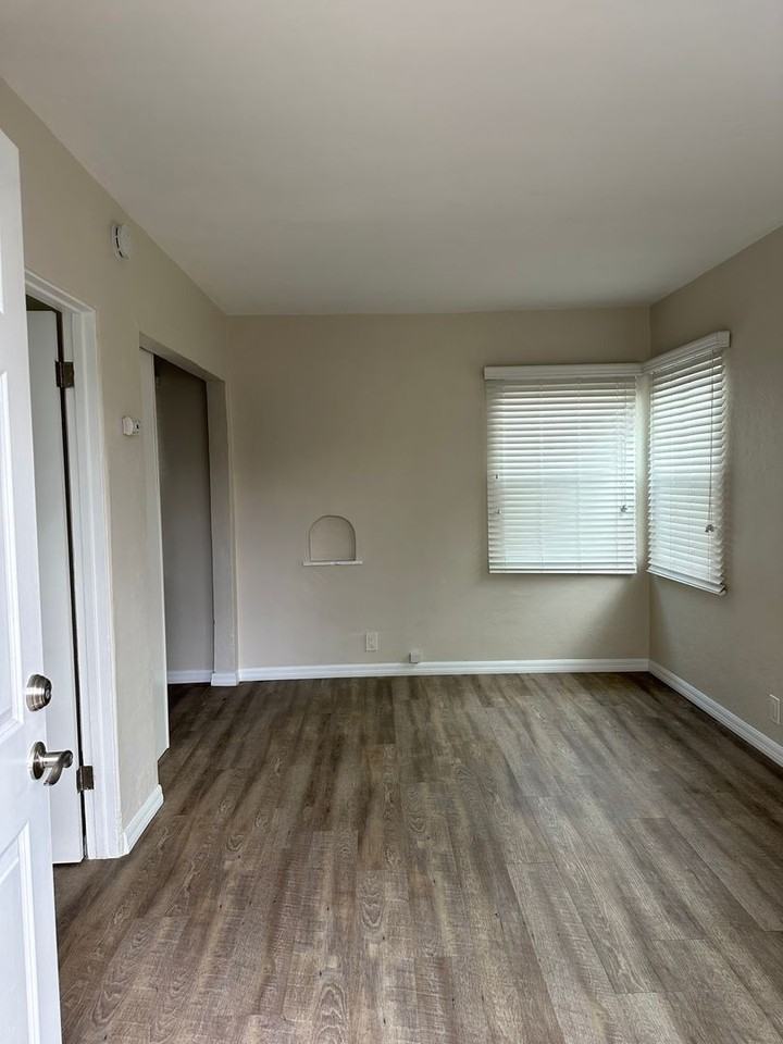 952 22nd St - Photo 7 of 25