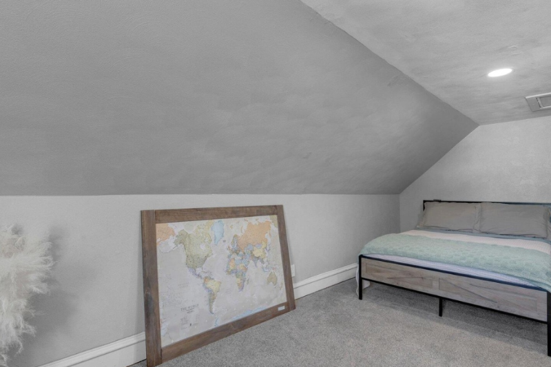 1011 19th Ave - Photo 5 of 9