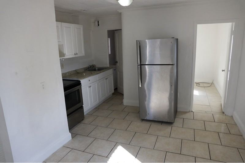 786 Nw 75th St #R - Photo 6 of 11