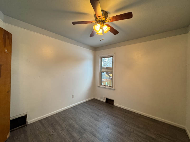 1403 E Maxlow Ave - Photo 4 of 13