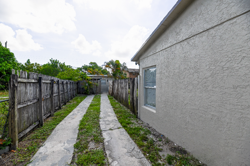 1504 Nw 4th Ave #B - Photo 7 of 8