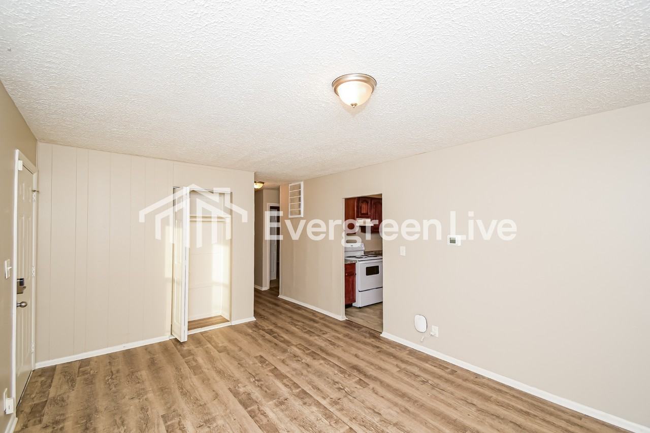 9819 Bishop Ct - Photo 3 of 15