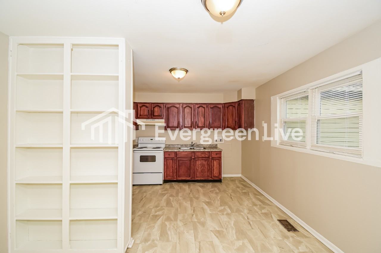 9819 Bishop Ct - Photo 4 of 15